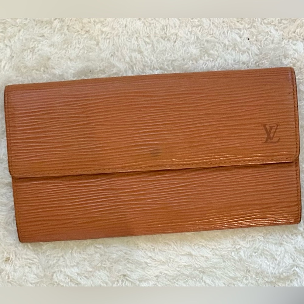 LV Sarah Tan Epi Leather Wallet, It’s a stunner Can easily be made into a WOC